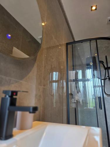 Maluwa Stays - Stylish and Cozy 2BR Apartment - Sleeps 6 photo 32