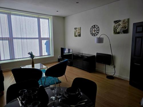 Maluwa Stays - Stylish and Cozy 2BR Apartment - Sleeps 6 photo 37