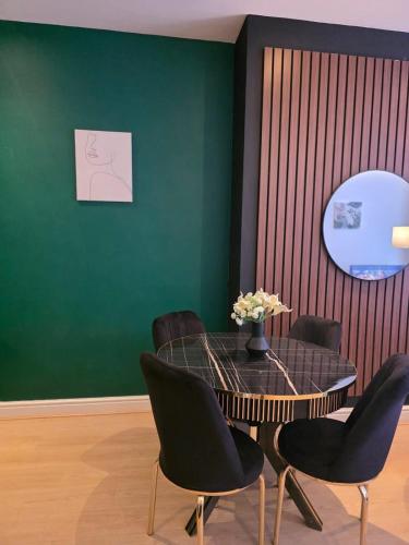 Maluwa Stays - Stylish and Cozy 2BR Apartment - Sleeps 6 photo 56