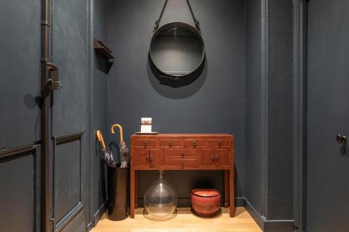a room with a wooden dresser and a mirror at Chambre De Charme Aux Chartrons in Bordeaux