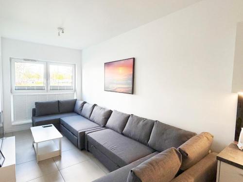 a living room with a couch and a table at Apartament Gozo in Łódź