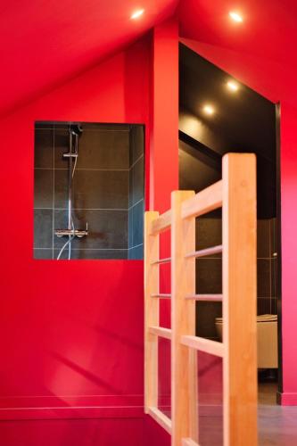 Camélias, The Secret Room