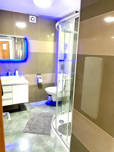 Falcon Crest Lodge - 2BR-Sleeps 7 - Free Parking - Wi-Fi photo 4