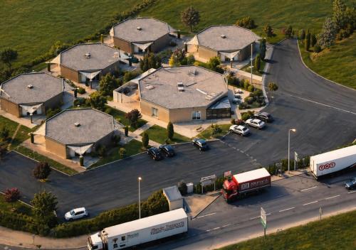 an overhead view of a house with a truck in a parking lot at Mâcon Nord Hôtel, Ex Charme En Maconnais in Mâcon