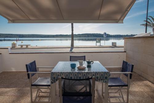 a table and chairs with a view of the water at SOL NAIXENT in Fornells