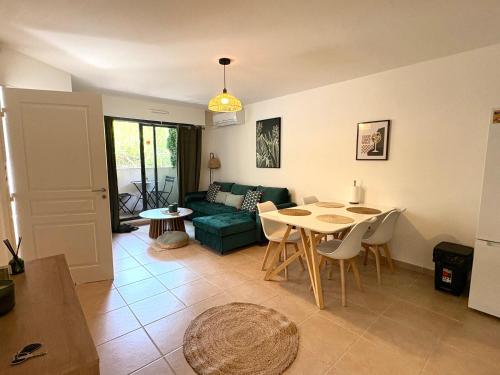 MNK - Appartement avec balcon et AC - 6 min du Port de Nice