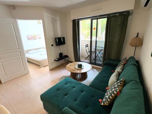 MNK - Appartement avec balcon et AC - 6 min du Port de Nice