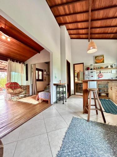 a large living room with a wooden ceiling at Chalé "Oasis" in Praia do Forte