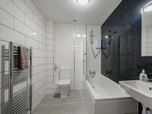 a bathroom with a toilet and a sink and a shower at 3 Bed in Alexandria oc-88758 in Balloch