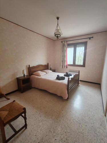 a bedroom with a large bed and a window at Maison tout confort équipée Camargue in Saint-Gilles