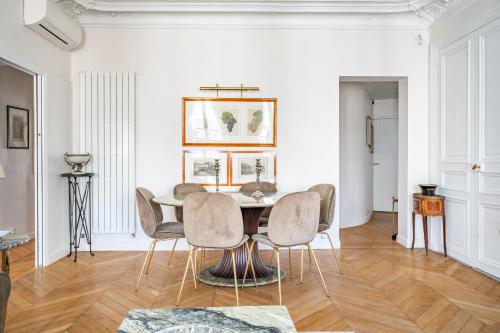 Elegant Luxury Apartment on Champs Elysees