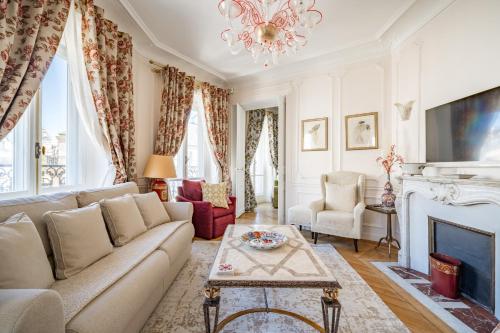 Elegant Luxury Apartment on Champs Elysees