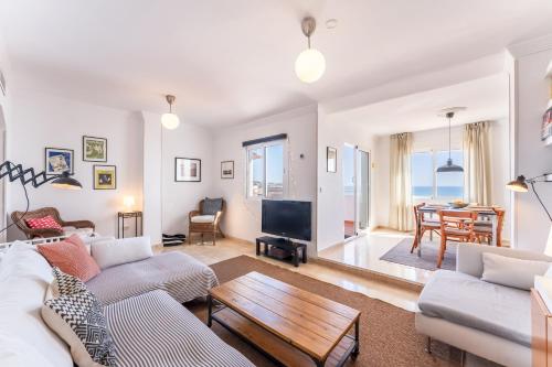 Apartment with Panoramic Sea views - Pass the Keys