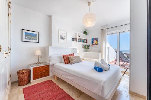Apartment with Panoramic Sea views - Pass the Keys