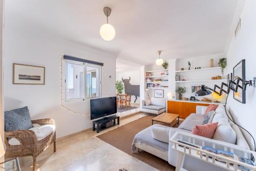 Apartment with Panoramic Sea views - Pass the Keys