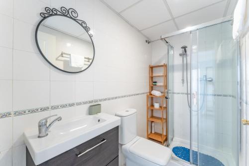 Apartment with Panoramic Sea views - Pass the Keys
