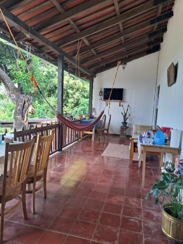 a living room with a table and chairs and a porch at CASA LICHIs in Suchitoto
