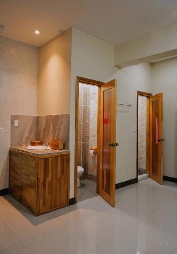 a bathroom with a wooden sink and a toilet at Casa Nativa Iquitos in Iquitos