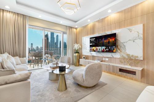 Luxury 2BR Burj View, Walk to Dubai Mall