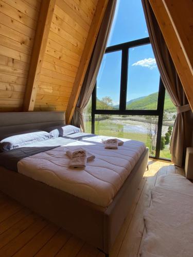 Llit o llits en una habitació de Monark Villas