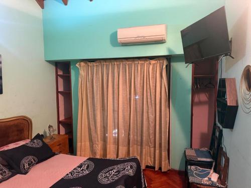 a bedroom with a bed and a blue ceiling at Hostel amplio y confortable in Munro
