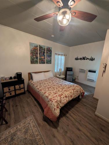 a bedroom with a bed and a ceiling fan at Sweet Mountain Cabin in Squaw Valley