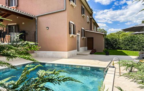 a swimming pool in front of a house at Stunning Home In Krsan in Kršan