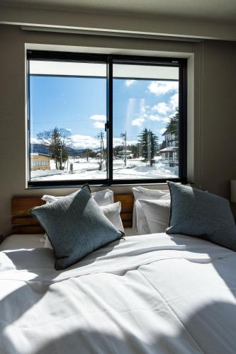 Serenity & Solitude Chalets, walk to the lifts Happoone Ski Resort