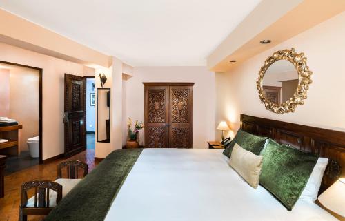 Postel nebo postele na pokoji v ubytování Katari Hotel at Plaza de Armas