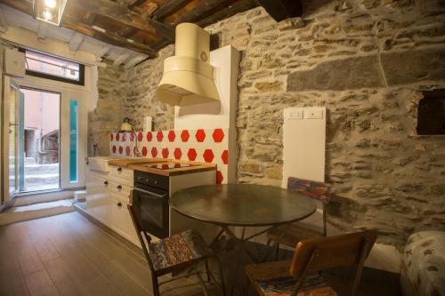 A kitchen or kitchenette at Cantina del Pescatore