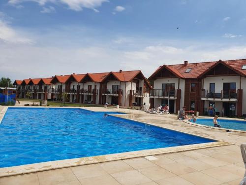 apartment pool attractions
