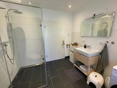a bathroom with a sink and a shower at Bei Kleins in Nümbrecht