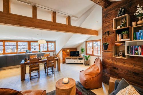 Historisches Alpen-Chalet mit Badewanne im Saastal