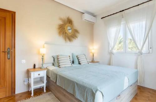 a bedroom with a large bed and a window at B&B Casa Mil Sueños in Ontinyent