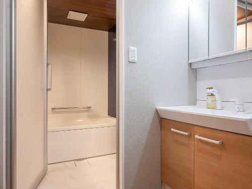 TP201 2LDK Family Home, Access to JR Kinshicho and Oshiage, 1 Double Bed and 2 Single Beds, Sleeps 4