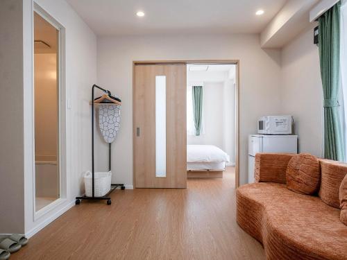 TP301 1LDK Home, Easy Access to Tokyo Skytree and Asakusa, 1 Double Bed and 1 single sofa bed, Sleeps 3