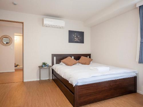 TP401 Large 2LDK Home for Groups, Near Tokyo Skytree, 1 Double Bed, 2 Single Beds and 3 Single Sofa Beds, Sleeps 7