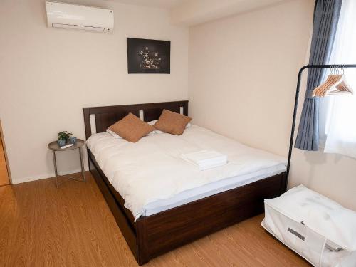 TP401 Large 2LDK Home for Groups, Near Tokyo Skytree, 1 Double Bed, 2 Single Beds and 3 Single Sofa Beds, Sleeps 7