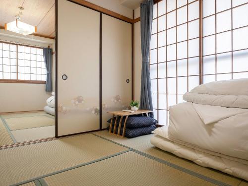 TP501 Japanese-Style 2LDK Home, Access to Oshiage and Tokyo Skytree, 2 Double Futons and 1 Single Futon, Sleeps 5