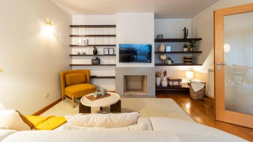 2 Bedroom Apartment with Garage 2 Minutes from the Beach Matosinhos