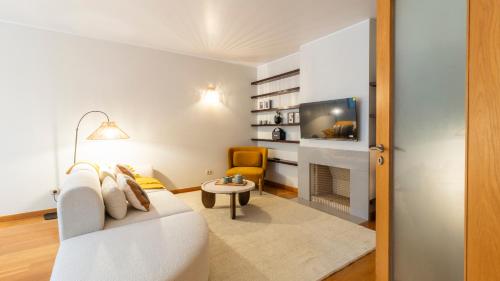 2 Bedroom Apartment with Garage 2 Minutes from the Beach Matosinhos