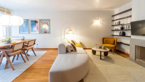 2 Bedroom Apartment with Garage 2 Minutes from the Beach Matosinhos