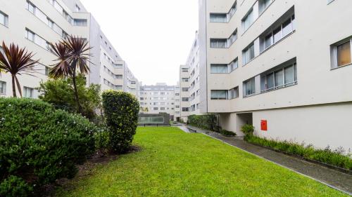 2 Bedroom Apartment with Garage 2 Minutes from the Beach Matosinhos
