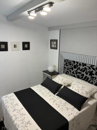 a bedroom with a large black and white bed at CHEPIBAROS Turismo in San Pedro