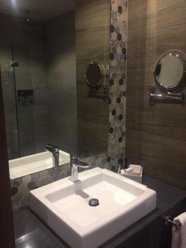 Ein Badezimmer in der Unterkunft Hotel Real Maestranza