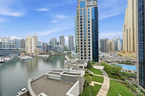 Lux 1 BR Marina Apartment with Sea & Ain Dubai Views