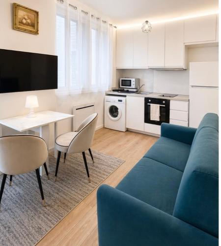 Modern Studio Apartment Champs Élysées Stars