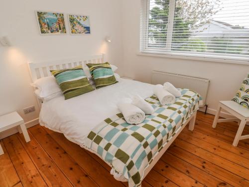 a bedroom with a bed with towels on it at Bod A Quinte in St Ives