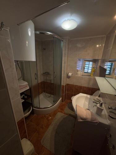a bathroom with a shower and a sink at Apartman Đurđica in Lovran