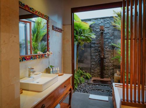 a bathroom with a sink and a shower at Umah Sunset in Ubud